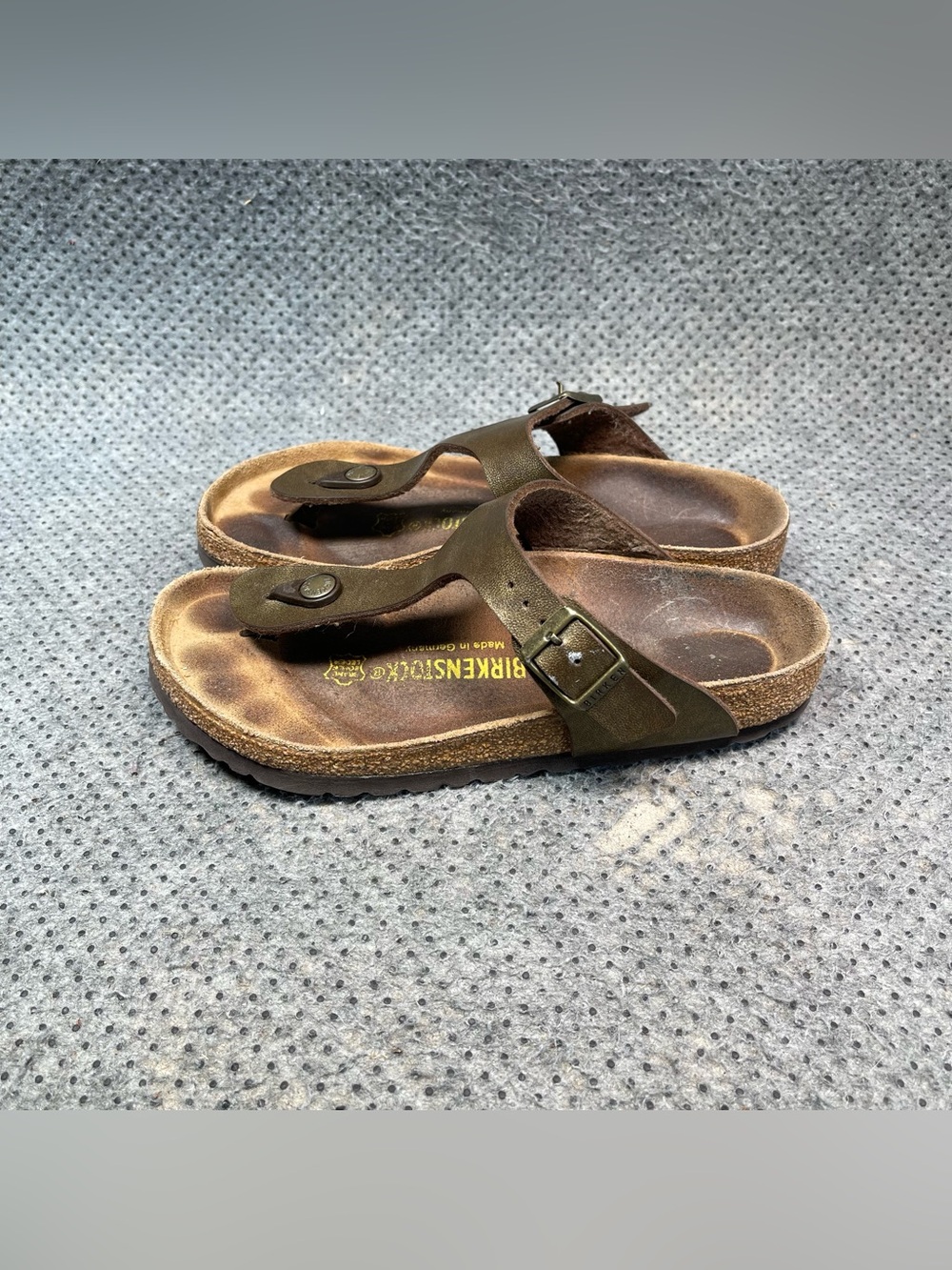 Birkenstock Gizeh Bronze Sandals Size 5 Women’s